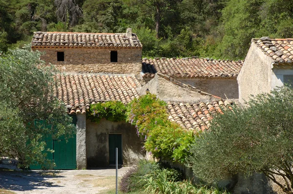 Lantligt hus i provence, Frankrike — Stockfoto