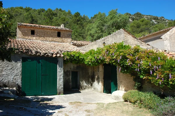 Casa rural en Provenza, Francia — Foto de Stock