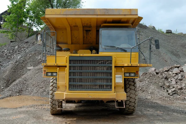 Big dumper truck in a stone pit — Stock Photo, Image