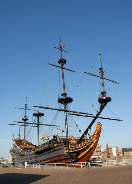 Segelschiff im Hafen von den helder, den Niederlanden — Stockfoto