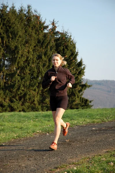 若い女性ジョギング — ストック写真