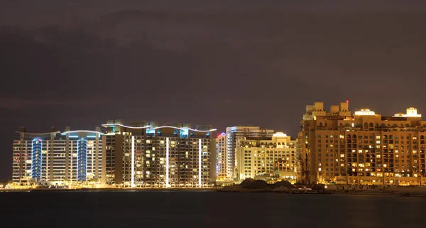 住宅建筑在迪拜朱美拉棕榈岛 — 图库照片