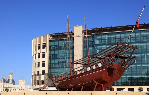 传统单桅帆船在迪拜博物馆 — 图库照片
