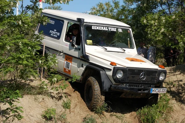 Mercedes Benz 280 GE at offroad rally competition — Stock Photo, Image