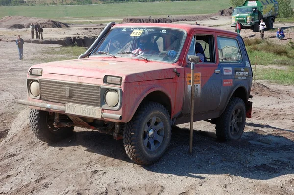 Lada Niva at offroad rally competition — Stock Photo, Image