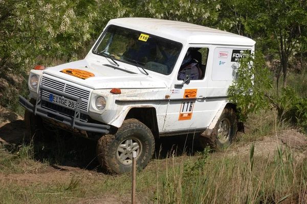 Mercedes Benz 280 GE at offroad rally competition — Stock Photo, Image