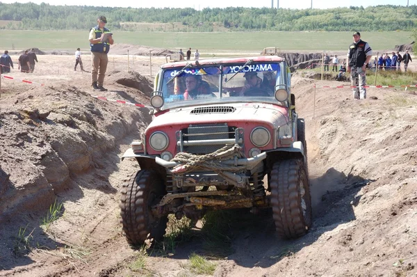 Jeep Wrangler bei Offroad-Rallye-Wettbewerb — Stockfoto