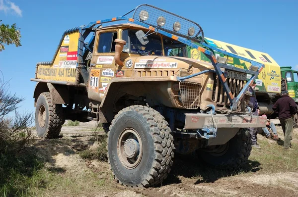 Уральський Мітинг вантажівка на конкурсі позашляховий — стокове фото
