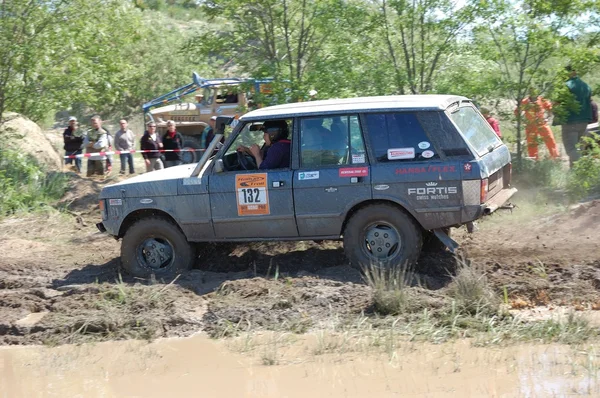 Range Rover en competición de rally offroad — Foto de Stock
