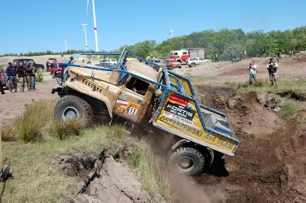 Oeral rally vrachtwagen bij offroad competitie — Stockfoto