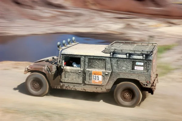 Hummer H1 на конкурсі позашляховий ралі — стокове фото