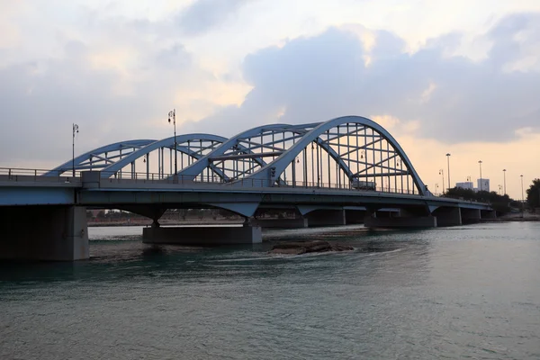 Мост Аль-Макта в Абу-Даби — стоковое фото