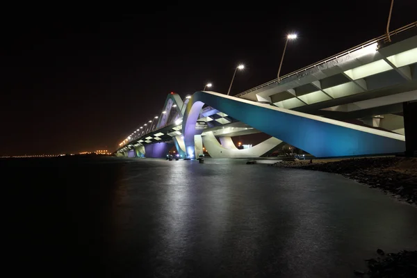 Sheikh Zayed Bridge at night, Abu Dhabi — Stock Photo, Image