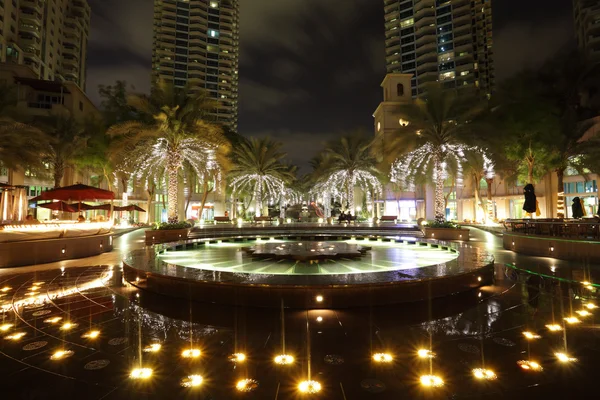 Fuente en Dubai Marina por la noche —  Fotos de Stock