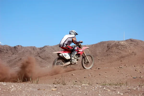 Enduro rider på motocross tävling — Stockfoto