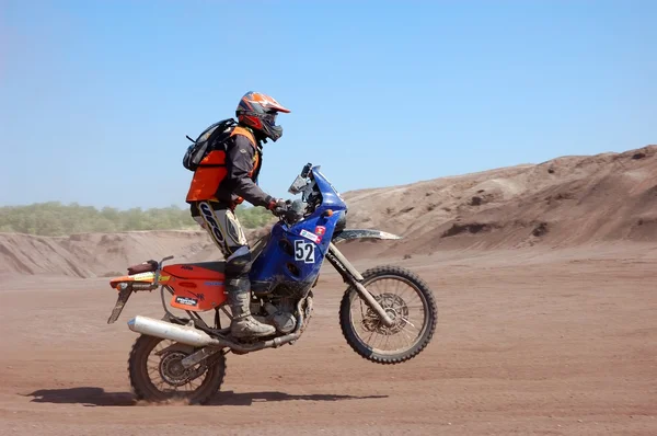Enduro piloto em competição de motocross — Fotografia de Stock