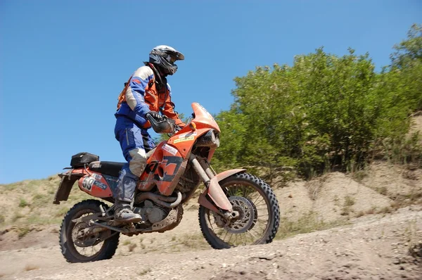 Enduro-Fahrer beim Motocross-Wettbewerb — Stockfoto