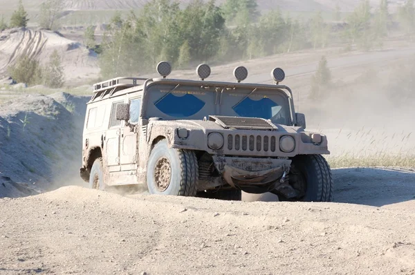 Hummer h1 σε εκτός δρόμου ράλι ανταγωνισμού — Φωτογραφία Αρχείου