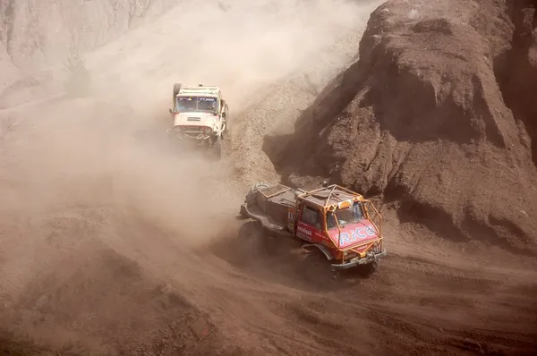 Mercedes Benz Unimog rally truck at offroad competition — Stock Photo, Image