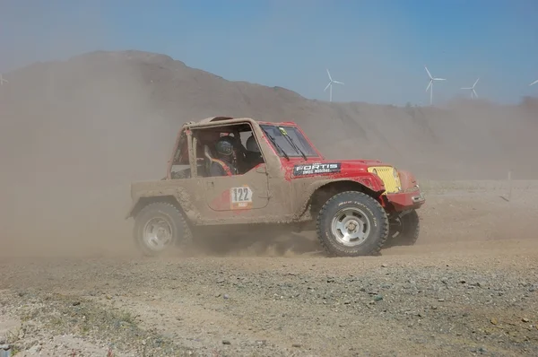 Jeep Wrangler на конкурсі позашляховий ралі — стокове фото