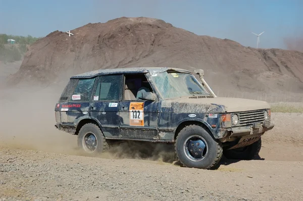 Range Rover en competición de rally offroad — Foto de Stock