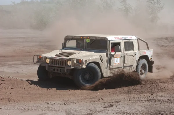Hummer H1 en competición de rally offroad —  Fotos de Stock