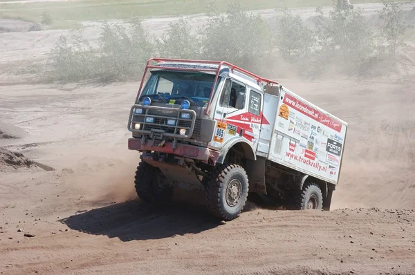 메르세데스 벤츠 오프 대회에서 랠리 트럭 — 스톡 사진