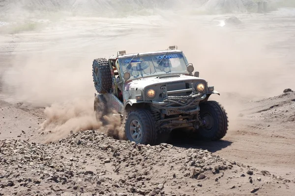 Jeep wrangler w konkurencji rajd offroad — Zdjęcie stockowe