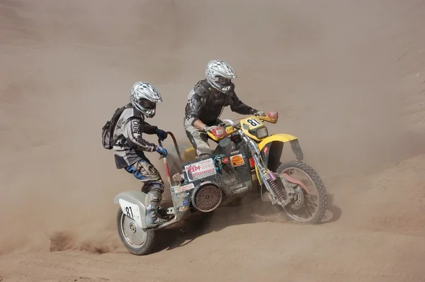 Rally motorcykel med sidovagn på offroad konkurrens — Stockfoto