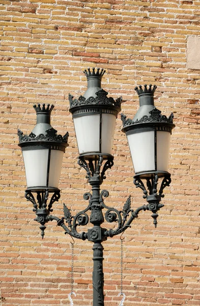 Винтажный фонарь в Барселоне, Испания — стоковое фото