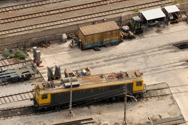 Vista aerea della locomotiva elettrica al deposito merci — Foto Stock