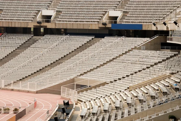 Asientos vacíos en un enorme estadio — Foto de Stock