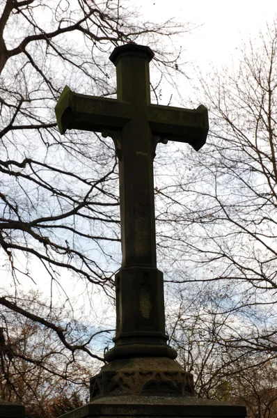 Cross at a graveyard — Stock Photo, Image
