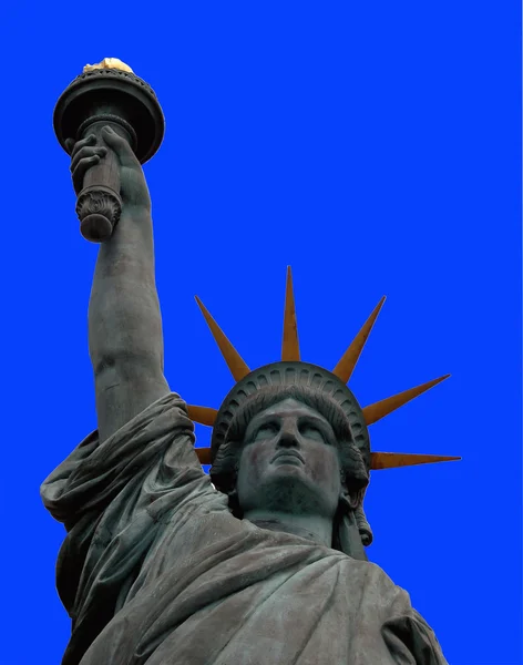 青い背景に分離された自由の女神像 — ストック写真