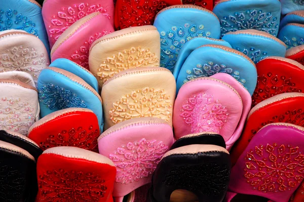 Färgstarka orientaliska skor — Stockfoto
