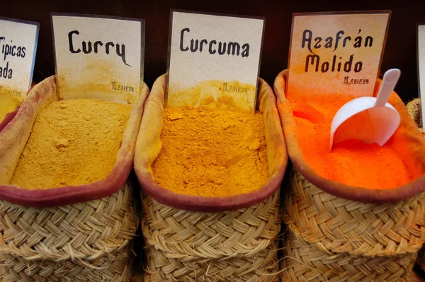 Kryddor på den orientaliska marknaden i Granada, Spanien — Stockfoto