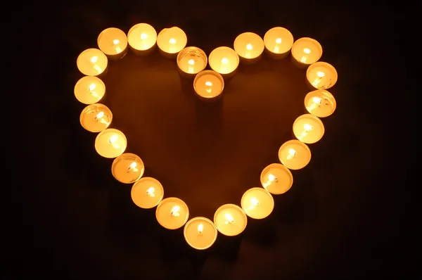 Svíčky ve tvaru srdce — Stock fotografie
