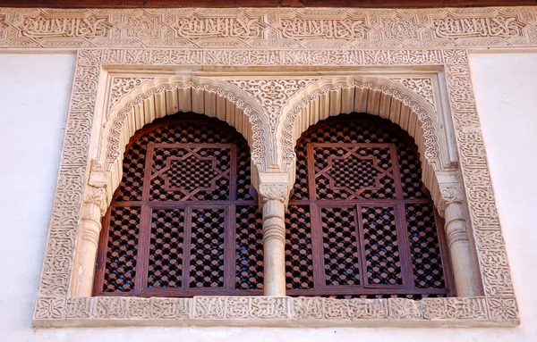 Windows in alhambra palace, granada, Spanje — Stockfoto