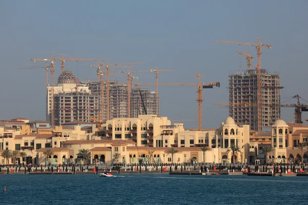 Construction cranes in Porto Arabia. The Pearl, Doha Qatar — Stock Photo, Image