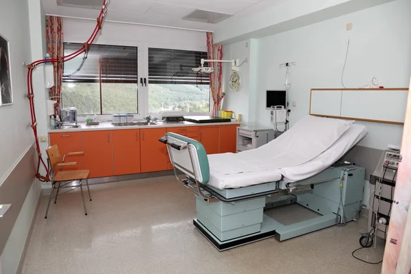 Αίθουσα τοκετών σε ένα σύγχρονο νοσοκομείο — Φωτογραφία Αρχείου