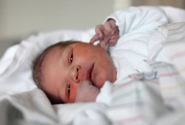 Newborn baby minutes after the birth — Stock Photo, Image