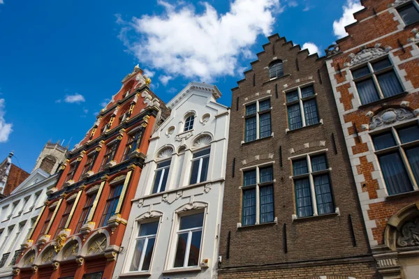 Фламандские дома фасады Брюгге, Бельгия — стоковое фото