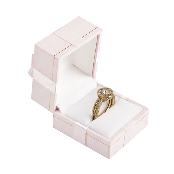 Anillo de oro con diamante en caja —  Fotos de Stock