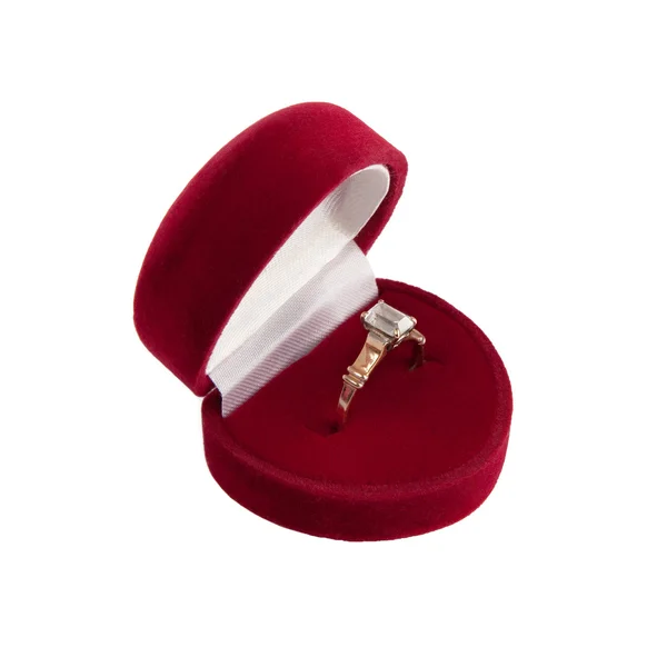 孤立女钻石戒指在红色天鹅绒框中 — 图库照片