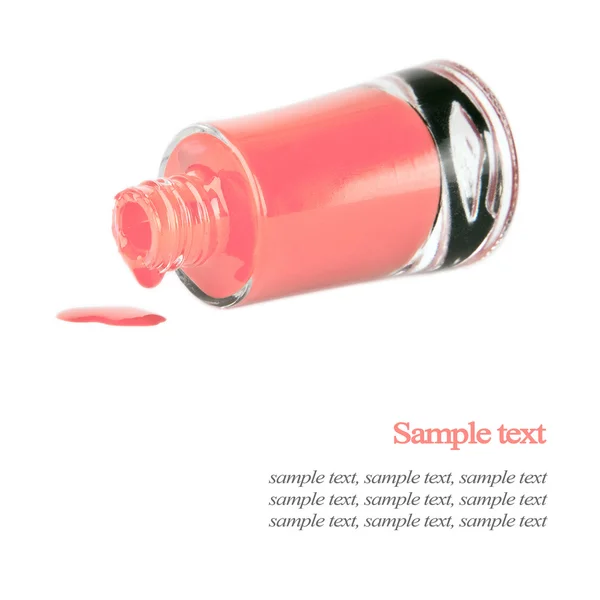 白で隔離されるピンクのマニキュア ボトル — ストック写真