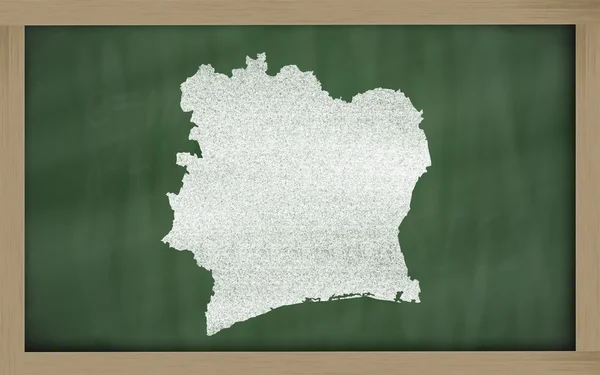 黑板上的象牙海岸大纲地图 — 图库照片