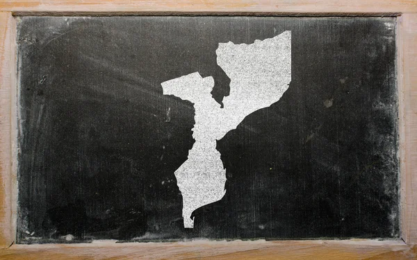 黑板上的莫桑比克大纲地图 — 图库照片
