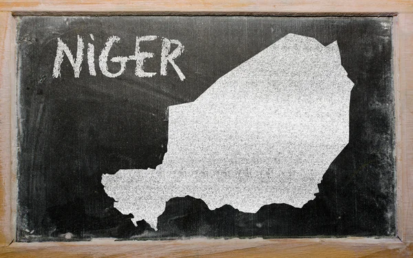 Outline map of niger on blackboard — Stock Photo, Image