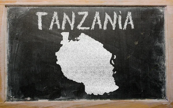坦桑尼亚的黑板上的大纲地图 — 图库照片