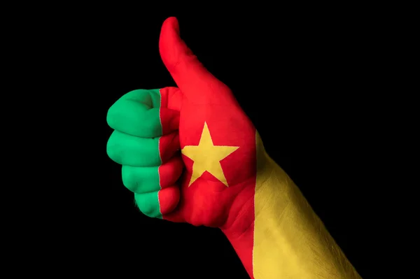 Camarões bandeira nacional polegar gesto para cima para a excelência e achie — Fotografia de Stock